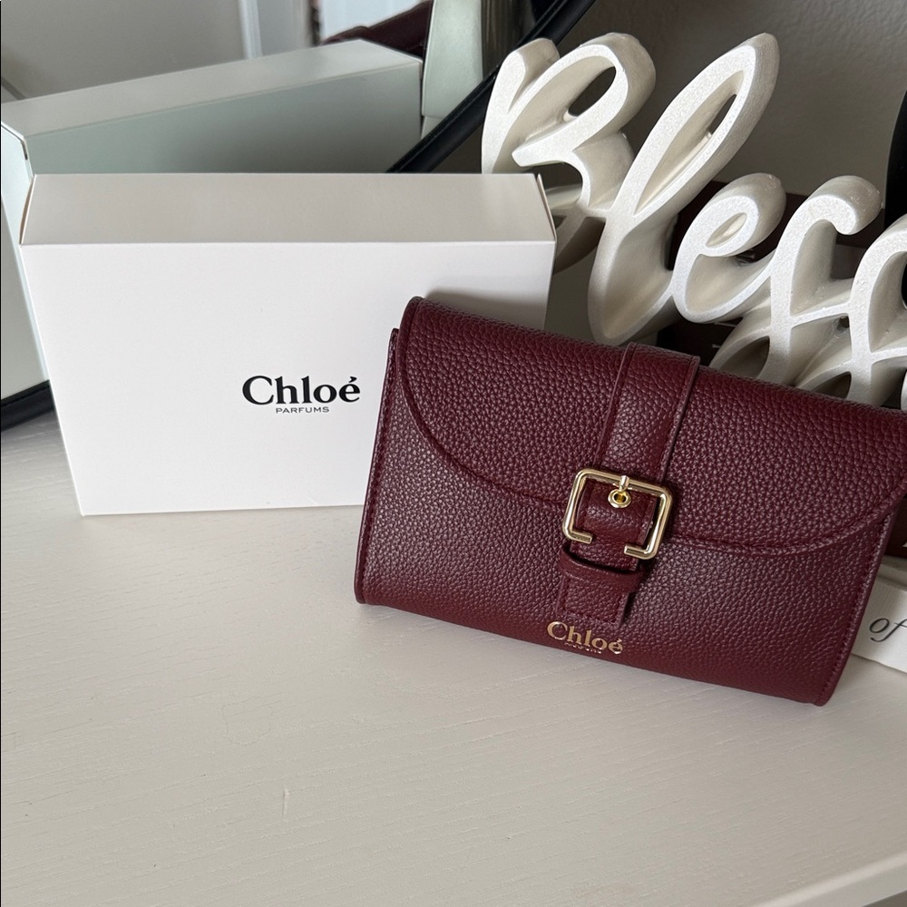 Chloé Parfums Pebbled Burgundy Small clutch with Gold Buckle - Picture 3 of 8
